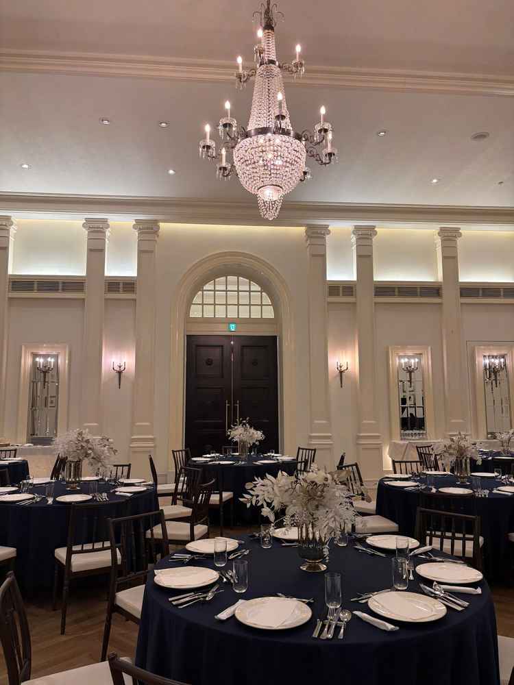 披露宴会場です。天井が高く、広さはあまりないですが、圧迫感がありませんでした。