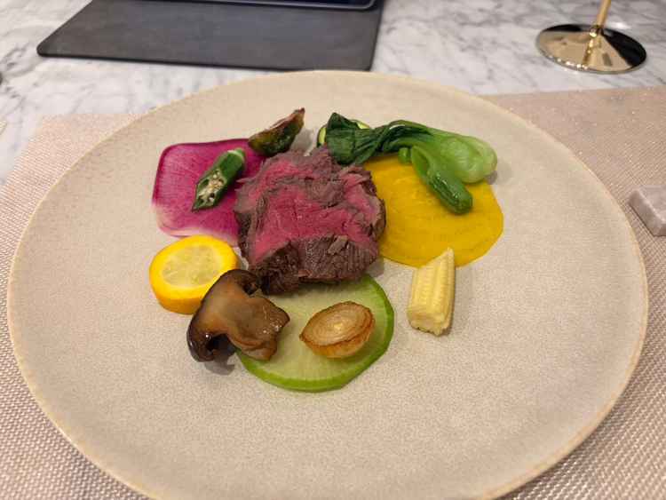 野菜も彩りがよく目で見ても楽しめる料理でした。