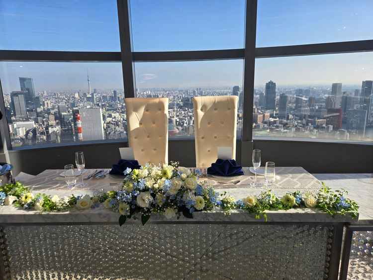 バンケットで新郎新婦が座る席はスカイツリーを背景にした配置になっており、写真映えすると思います。
