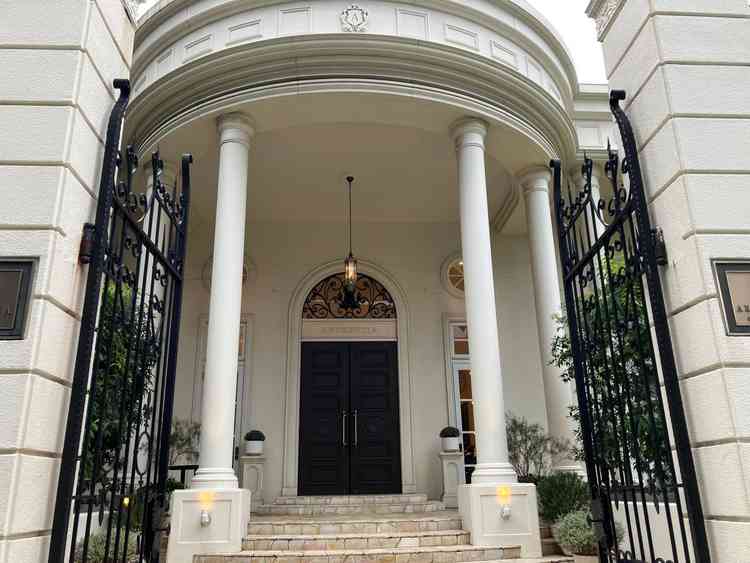 エントランスです。ゲストはここから入場します！