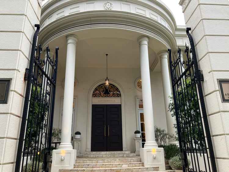 エントランスです。ゲストはここから入場します！