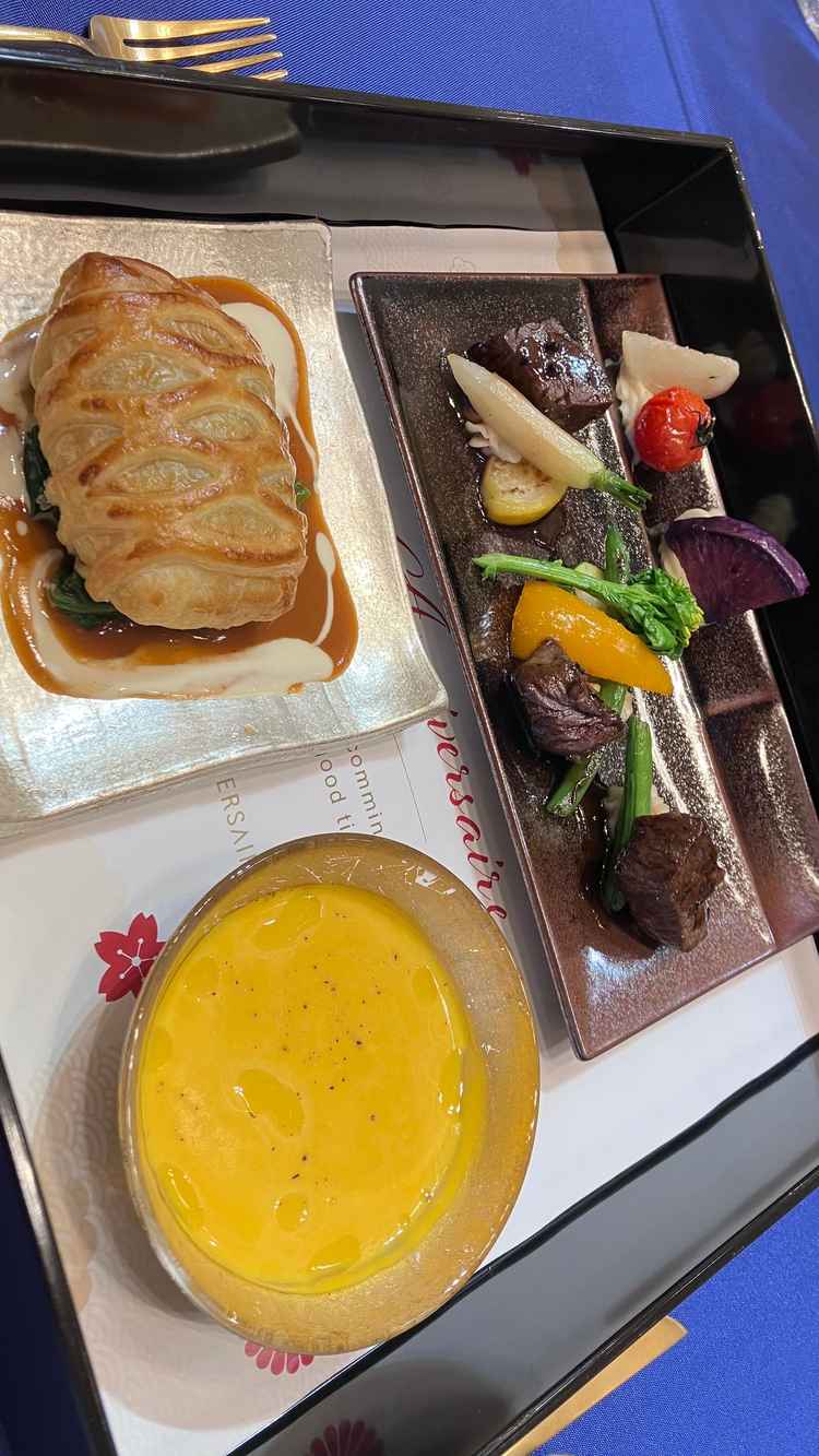 大変美味しく頂きました。シェフが説明して頂きデザートもゲーム感覚でサプライズして頂き楽しめました。