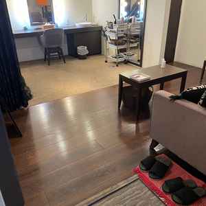 新郎新婦の控室。ファーストミート用にカーテンもある。