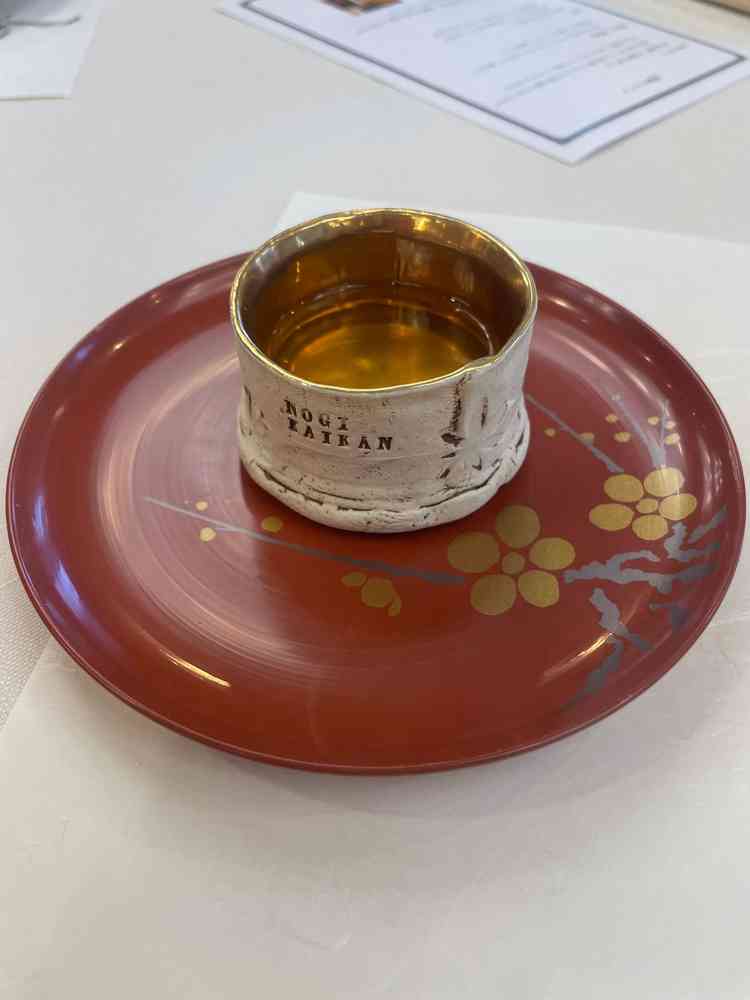 お料理の試食の際にいただいた、当館自慢のお出汁。鰹の風味がとても美味しかったです。