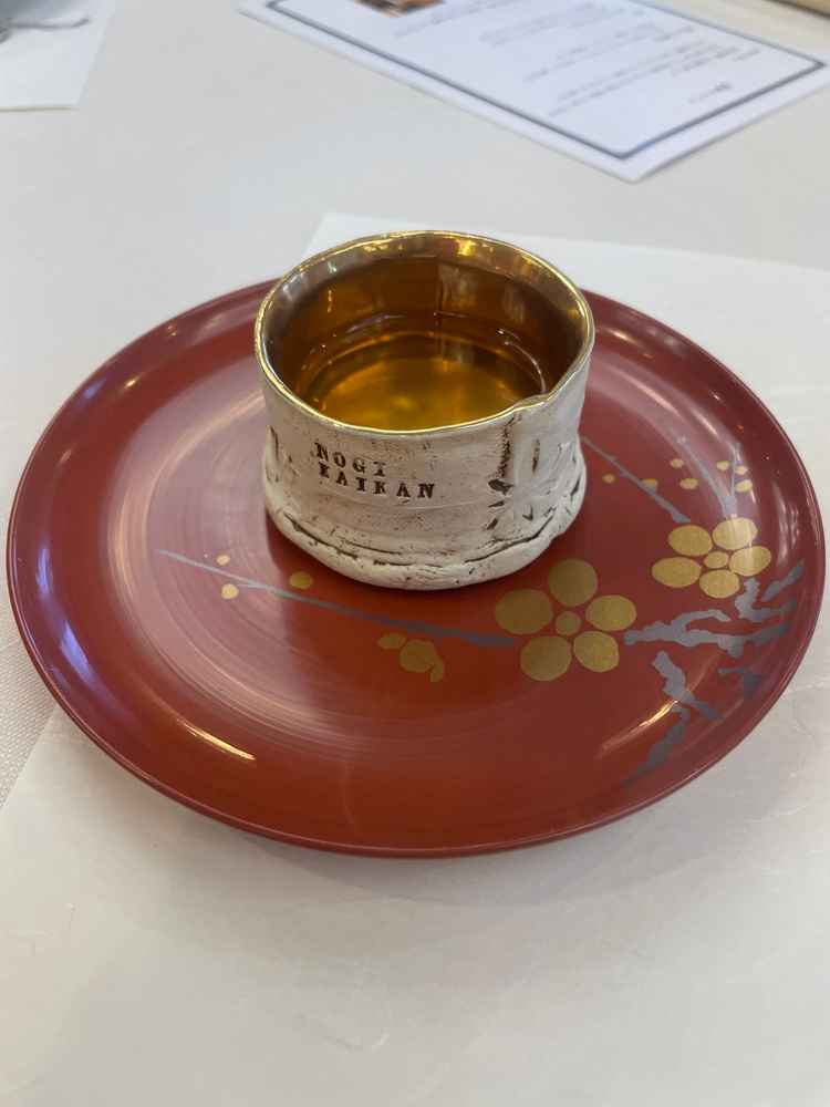 お料理の試食の際にいただいた、当館自慢のお出汁。鰹の風味がとても美味しかったです。