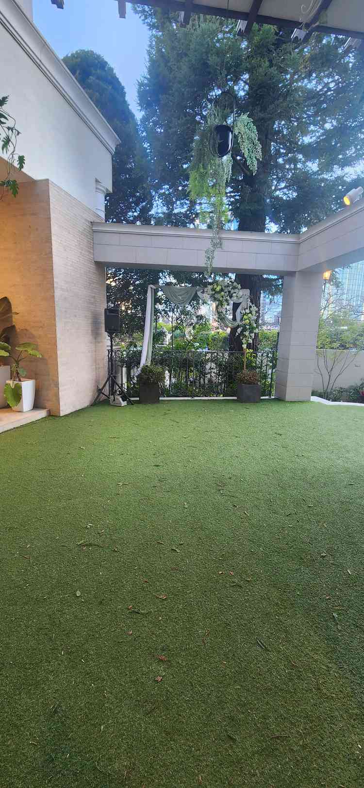 ベェネチア邸の披露宴会場は木目調で落ち着いた雰囲気でした