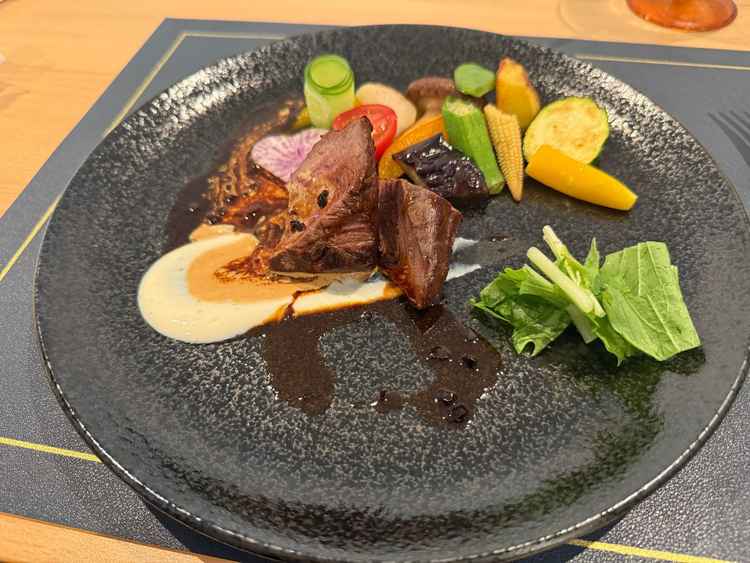 ご試食会のお料理ですが、色鮮やかなお野菜を使用されており、味はもちろん見た目も楽しめるお料理でした。