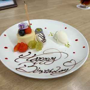 見学当日が誕生日だったこともありプレートをサプライズで用意いただきました。