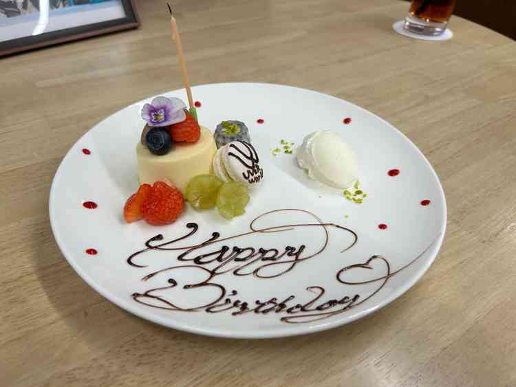 見学当日が誕生日だったこともありプレートをサプライズで用意いただきました。