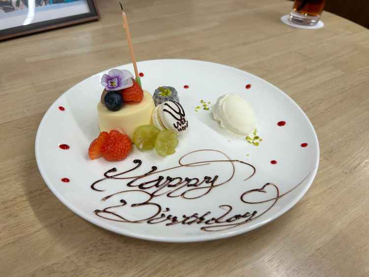 見学当日が誕生日だったこともありプレートをサプライズで用意いただきました。