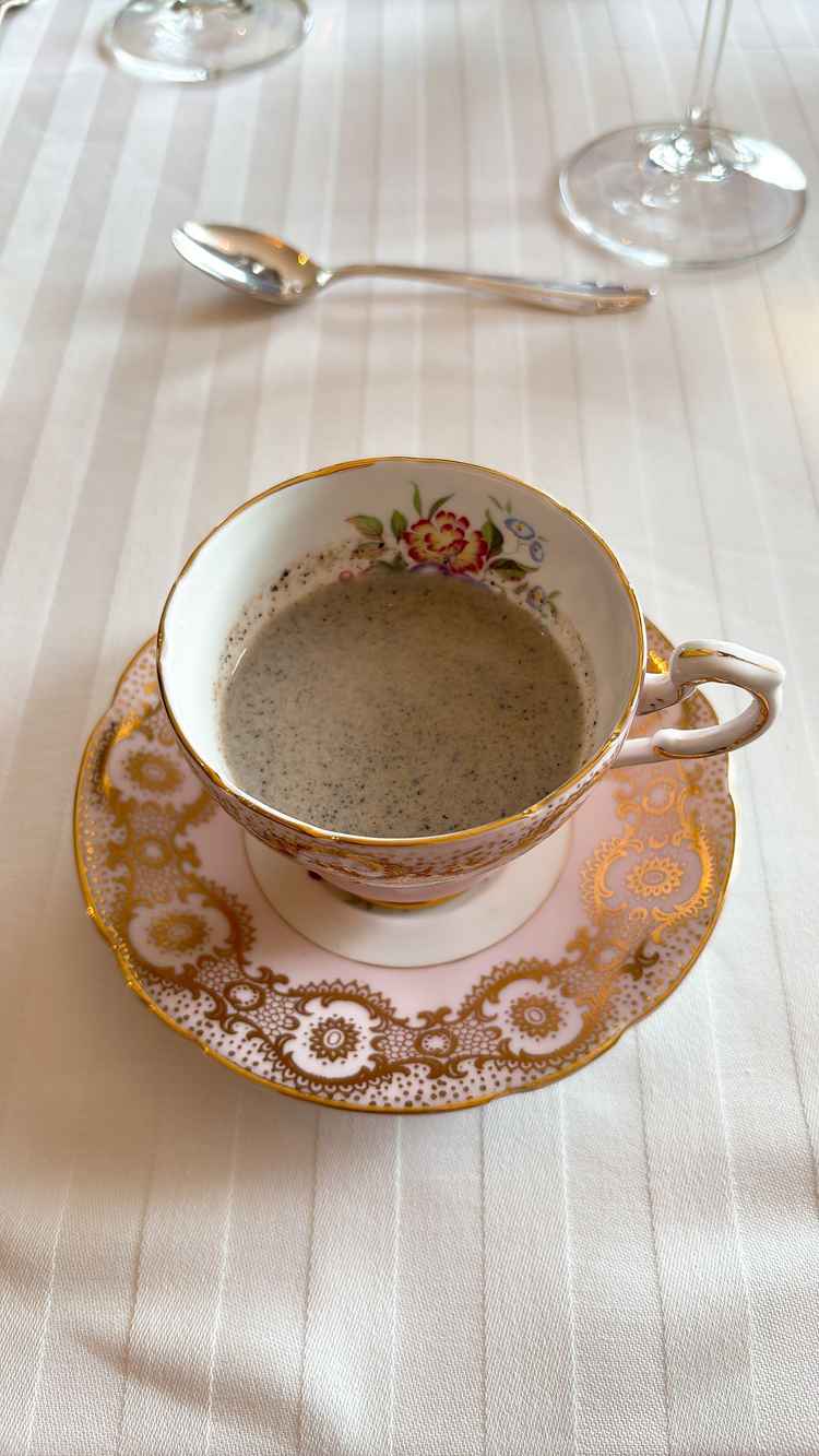 試食させていただいたトリュフのポタージュが美味しくてみんなに食べさせたいとずっと言っています