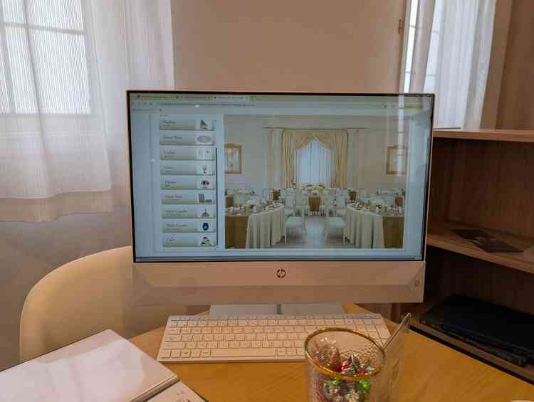 披露宴会場のテーブルクロス等の備品のシュミレーション写真。想像がしやすく納得して決められそう。