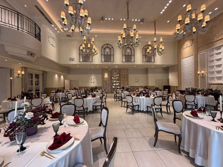 テーブルデザインが他の式場と比べてできることが多いと伺い、自分達好みにカスタマイズできる点が良い