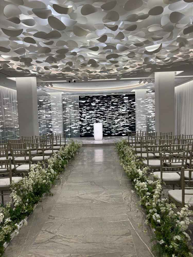 結婚式場兼宴会場。リバーシブルになっている。