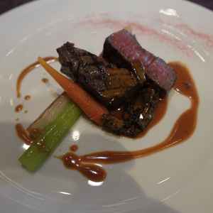 料理はフルオーダーメニューで、料理長を打合せしながら、こだわりを落とし込める点に魅力を感じました。