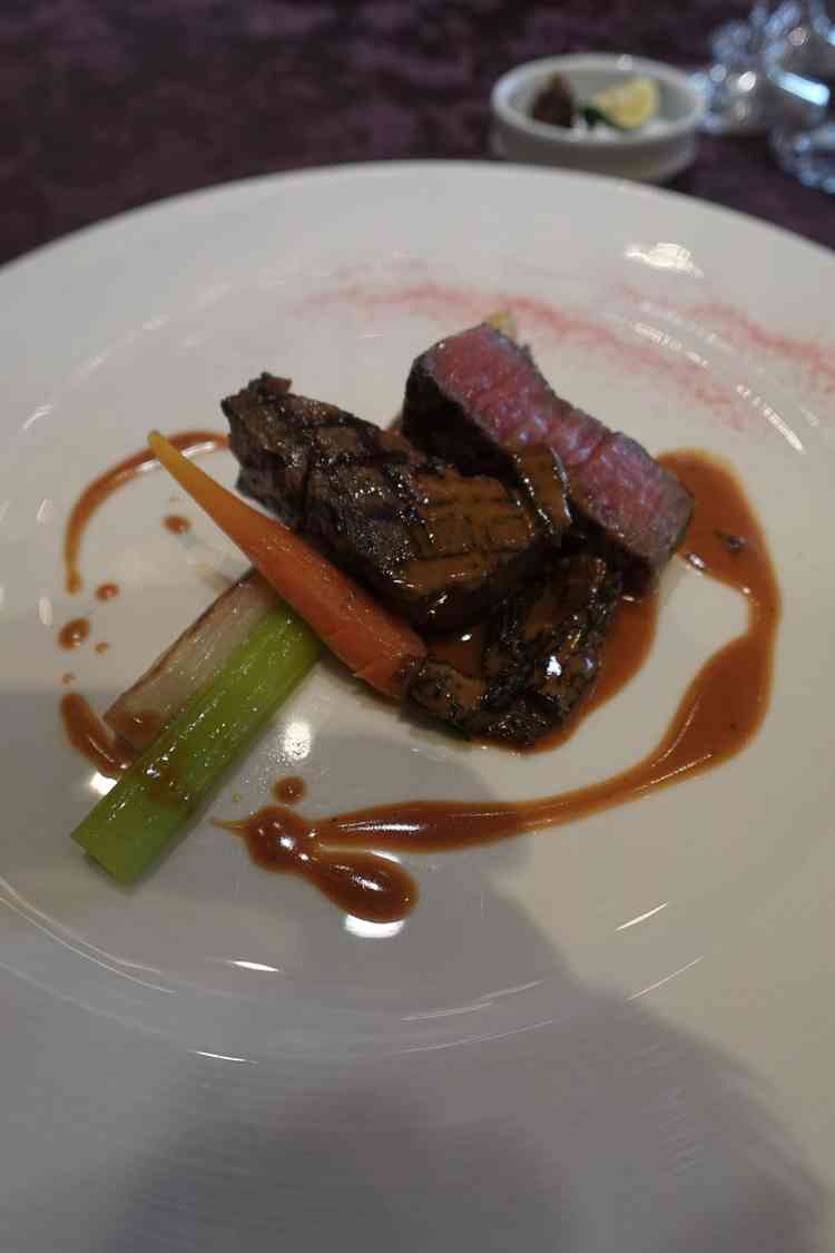 料理はフルオーダーメニューで、料理長を打合せしながら、こだわりを落とし込める点に魅力を感じました。