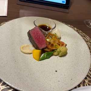 アルモニーソルーナの特選牛をいただきました。柔らかくてさっぱりしていたので食べやすかったです。