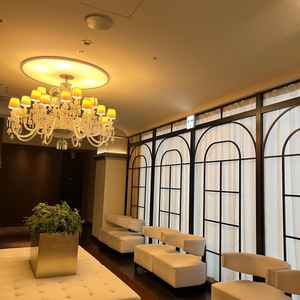 1Fの待合室。シックな印象。