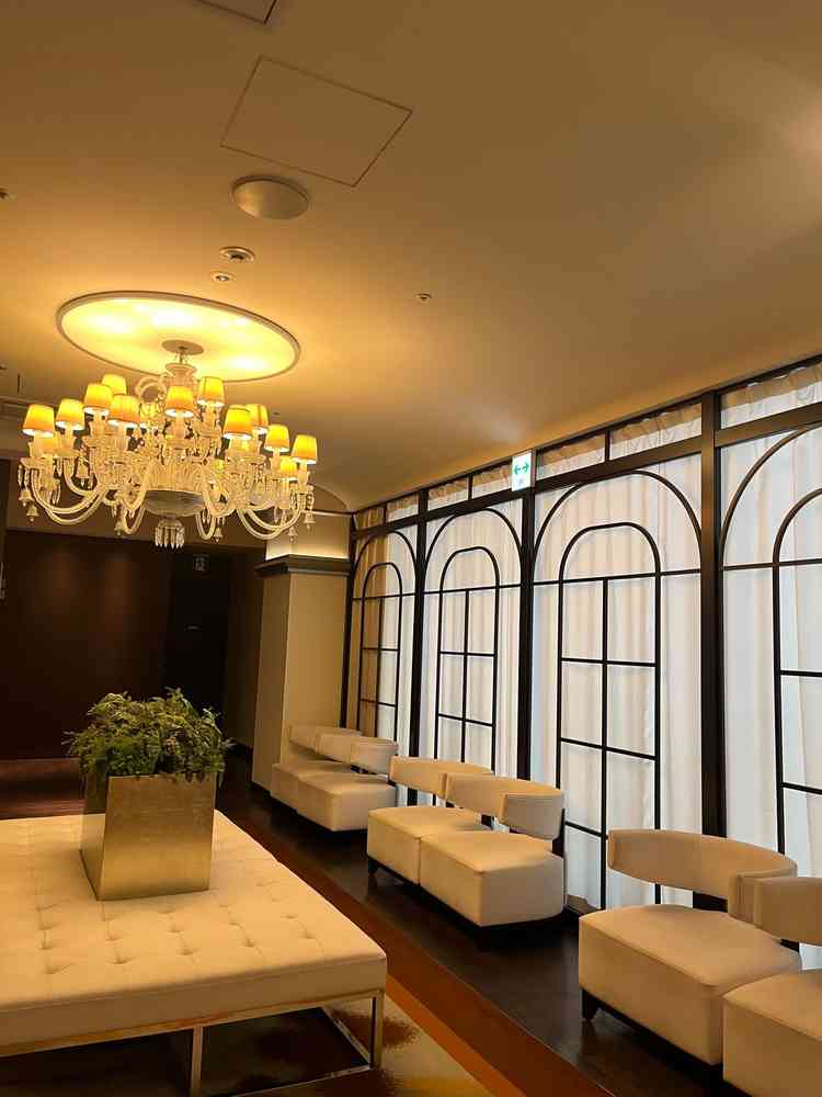 1Fの待合室。シックな印象。