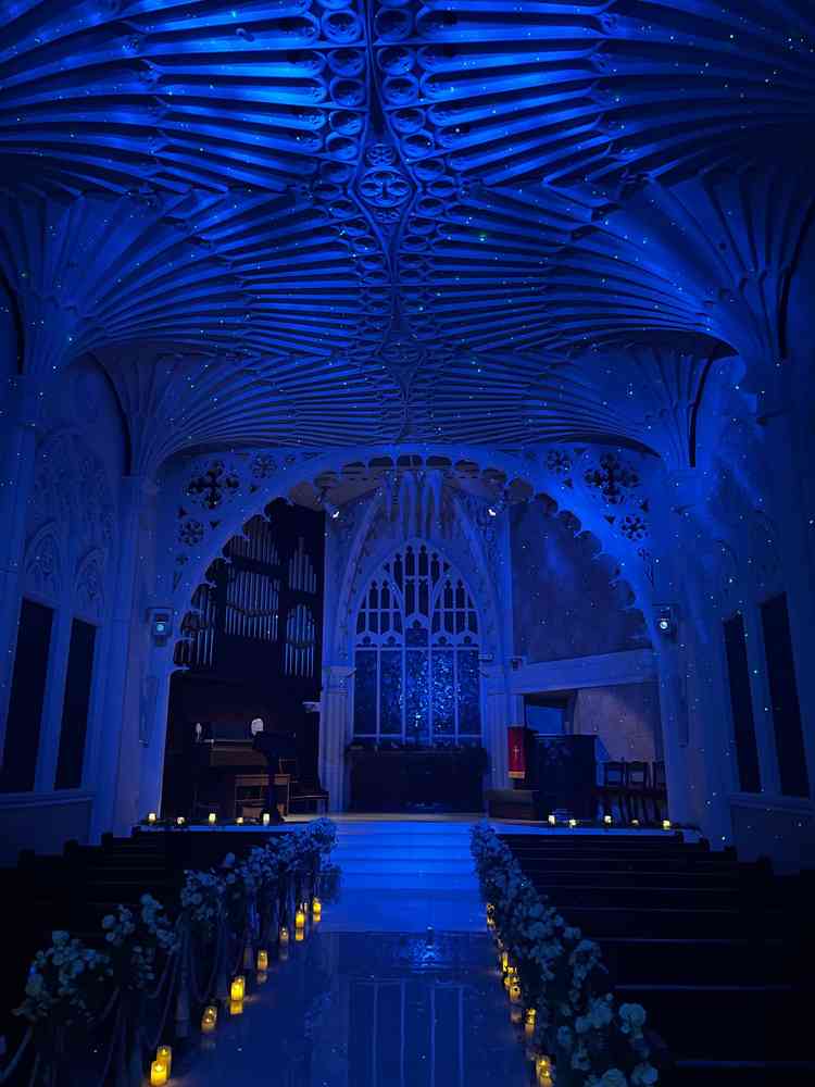 演出でチャペルの雰囲気がすごい変わりました。