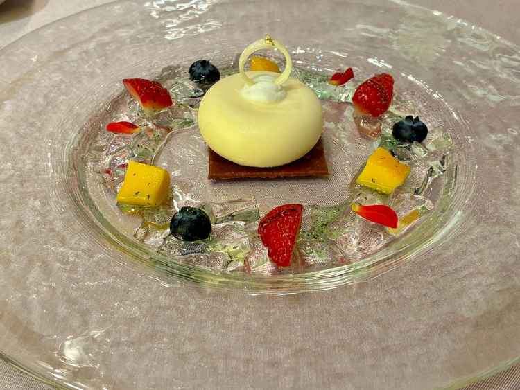 リングピローを模したオリジナルデザート。ゲストからも喜ばれそうです。