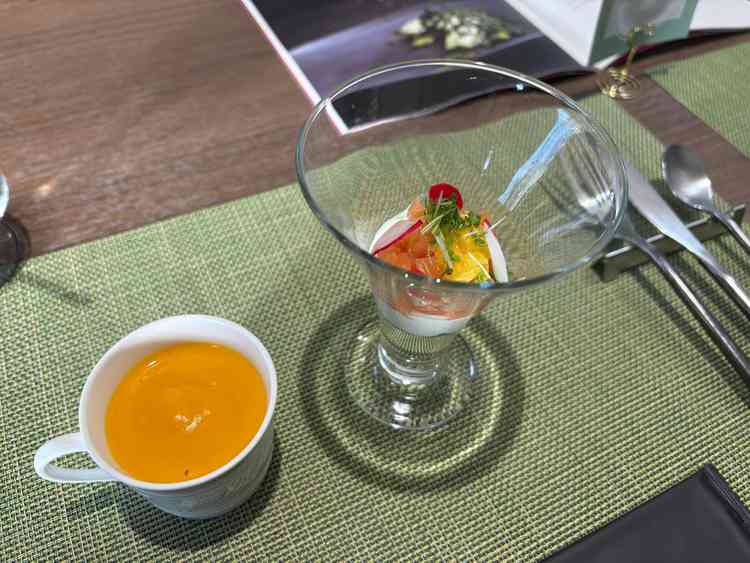 シェフのこだわりのポタージュがとても美味しく、砂糖を使っていないということに驚かされる甘さでした。