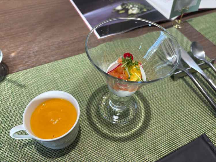 シェフのこだわりのポタージュがとても美味しく、砂糖を使っていないということに驚かされる甘さでした。