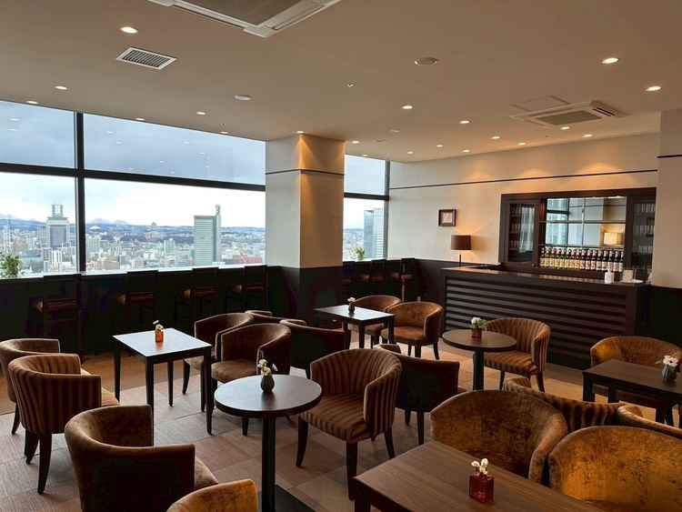 ゲスト待合室。全面ガラス張りで景色を楽しめる。