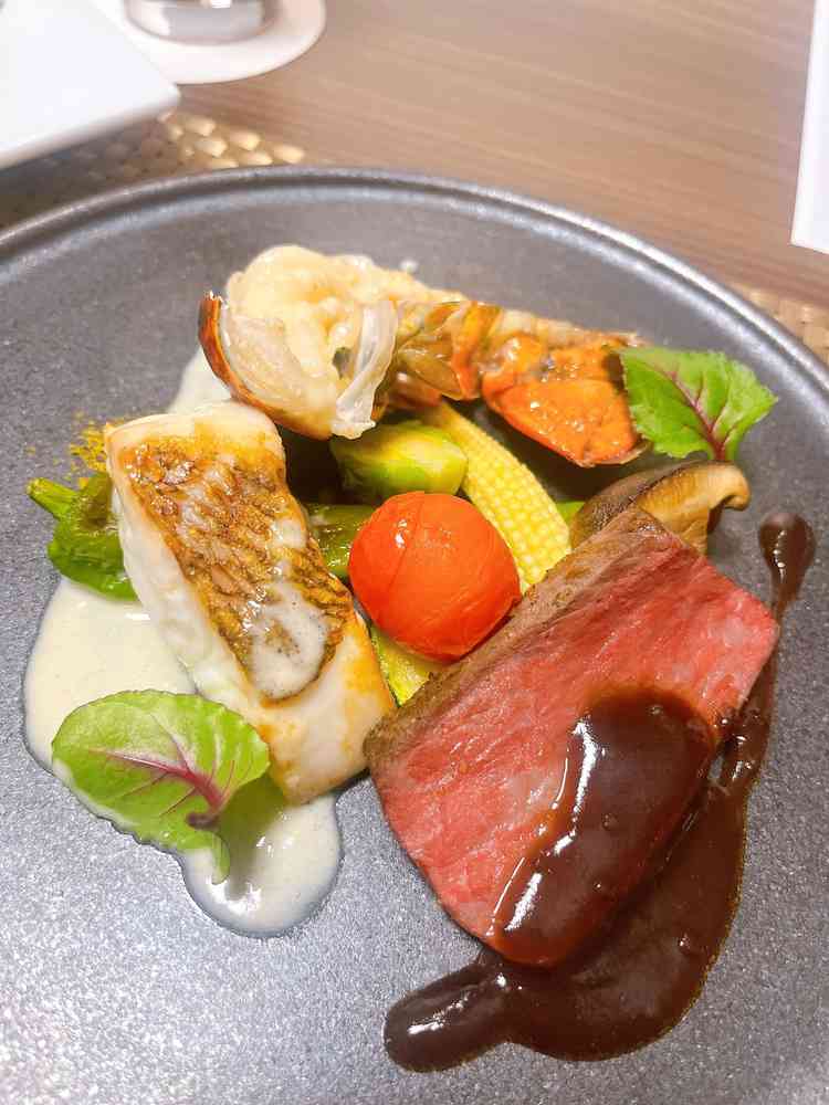 お食事を試食させていただきました。