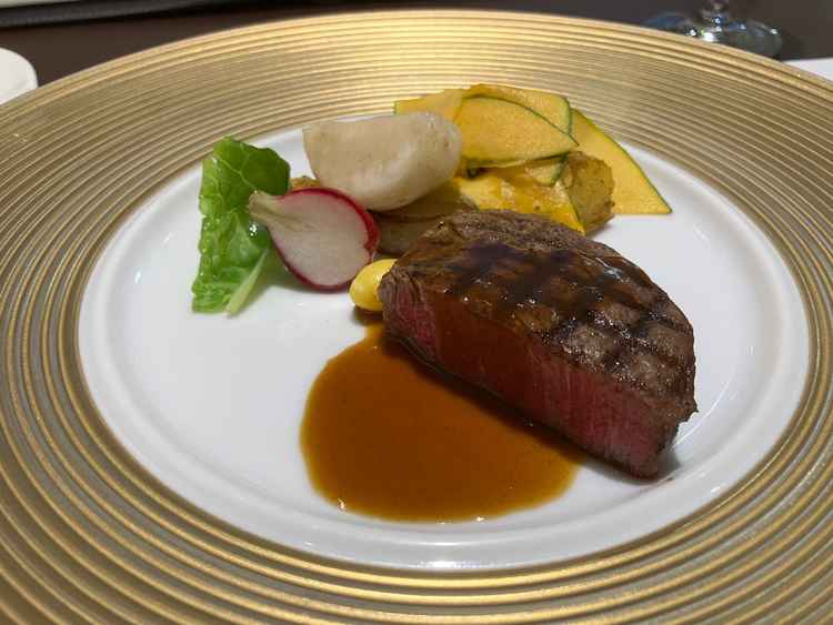 お料理。美しいながらも絶妙な温度管理。