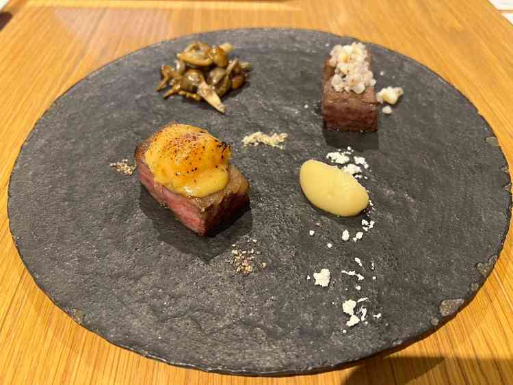 試食の写真。コースは4色あり、値段は同じ設定だった。