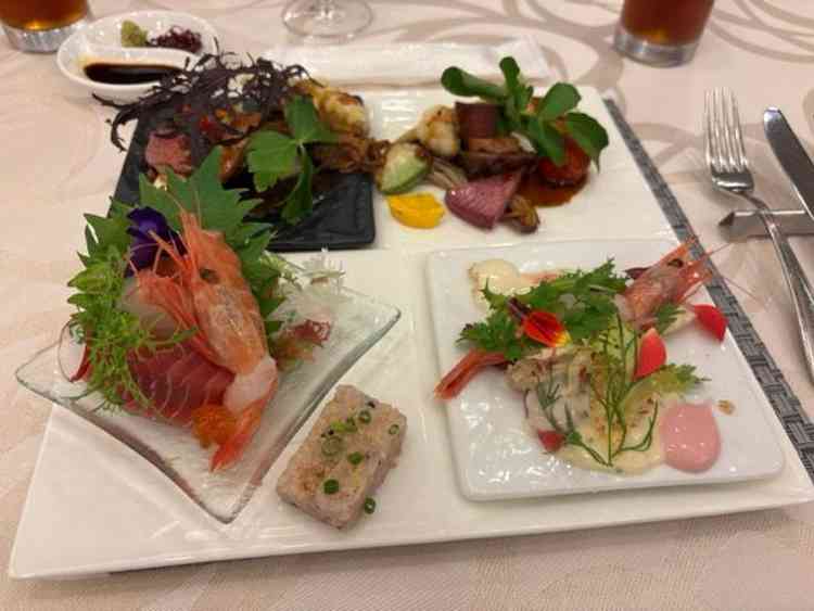 前菜とメイン料理の和洋食べ比べ。お魚は豊洲市場直送で非常に美味しかったです。