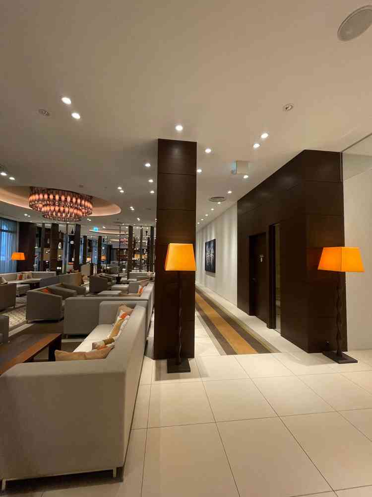 待合ロビー。ホテルライクなイメージでした。