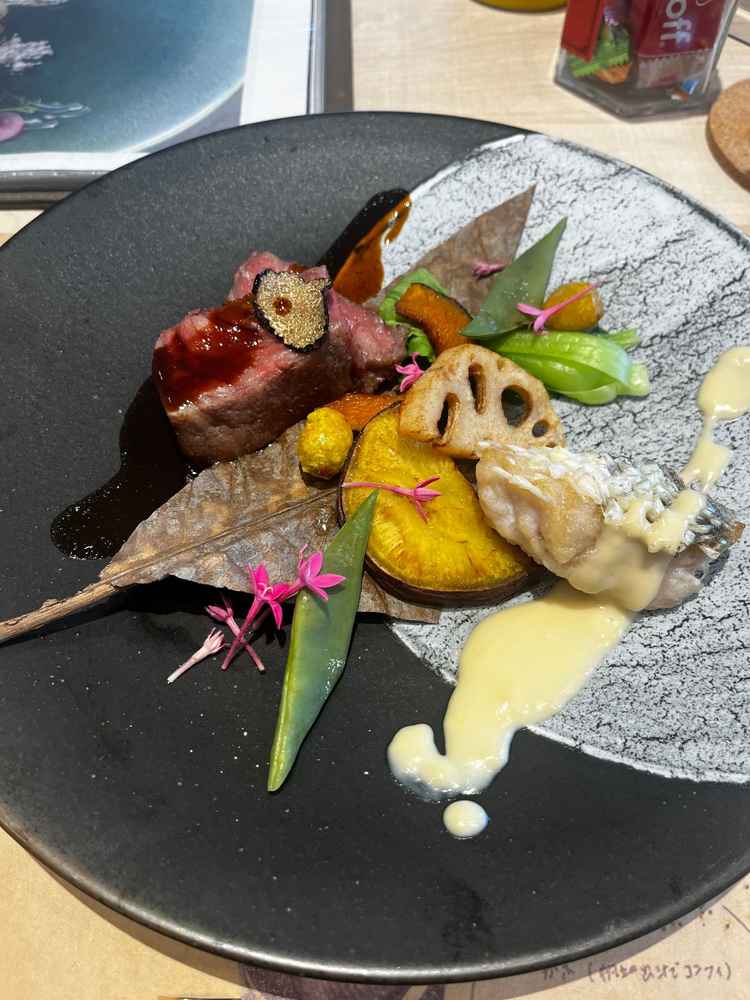 試食会のメイン料理。野菜もメインのお魚とお肉も美味しく彩も綺麗。