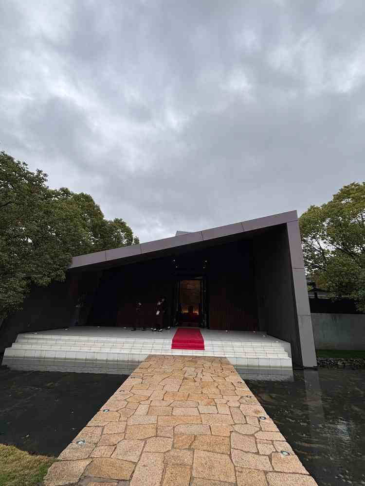 チャペル外観。他の施設から独立していて存在感がありました。