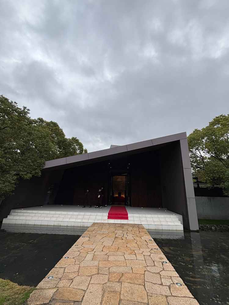 チャペル外観。他の施設から独立していて存在感がありました。