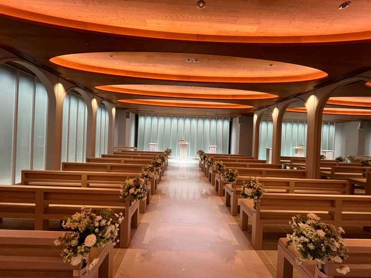 チャペル。天井や床の雰囲気が良かったです。