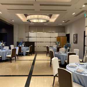 清潔感のある披露宴会場。開催人数も幅広く対応可能。