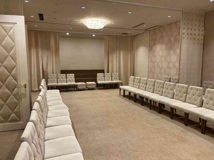 新郎新婦両家の待合室もあるので顔合わせの挨拶も可能です。