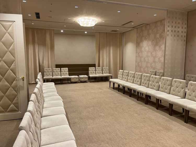 新郎新婦両家の待合室もあるので顔合わせの挨拶も可能です。
