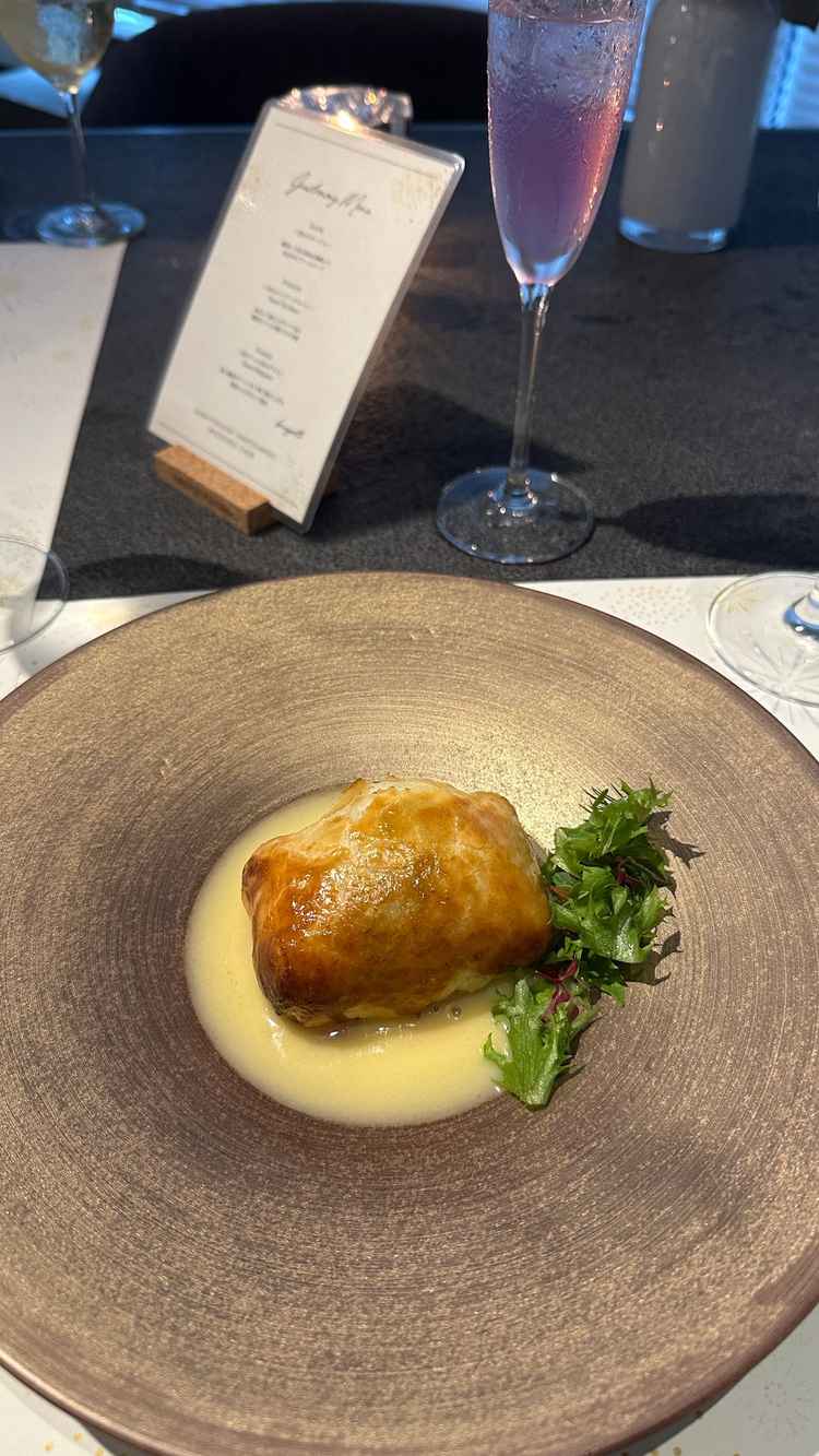 魚のパイ包み。料理の質は全体的に高いです。