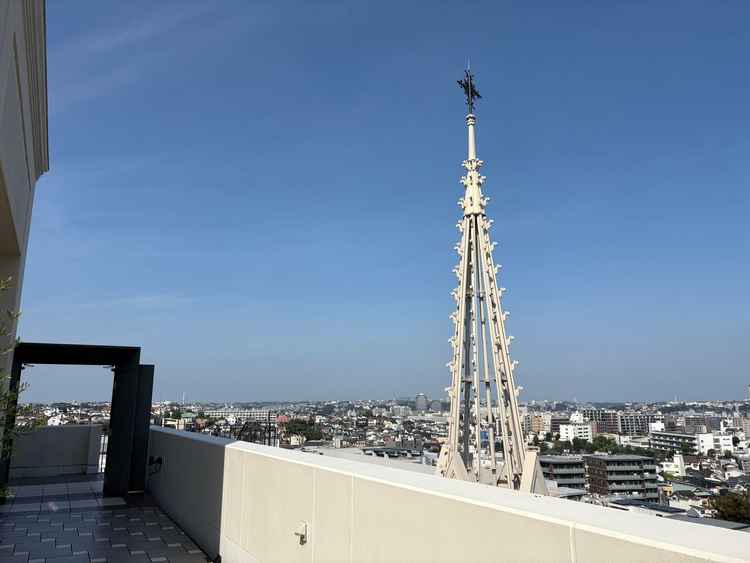 みなとみらいの景色と、雲がなく晴れていた場合に富士山が見える屋上