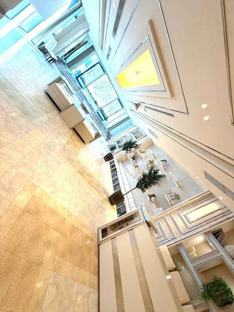 チャペルと同フロアにある待合室。少人数の披露宴であれば、ここで開催することもできる。