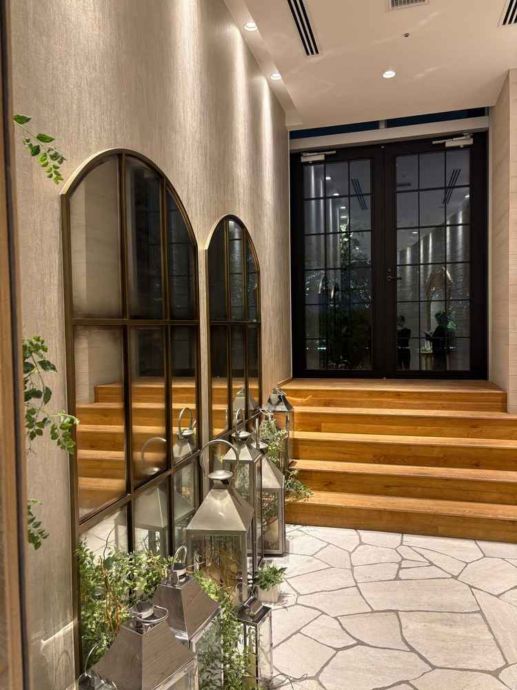 チャペル前の通路になります。ここで写真を撮ることができ写真映えするエリアでした。