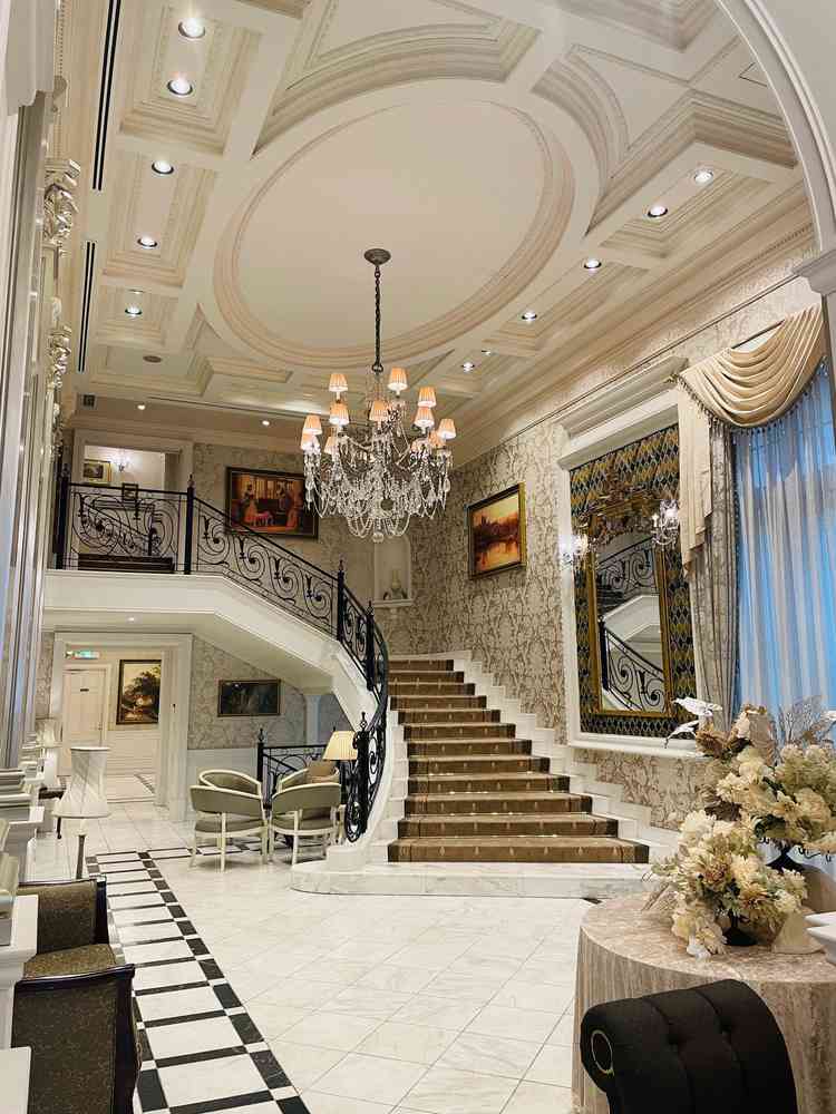 別館の階段です。とても写真映えしそうで素敵な雰囲気でした。