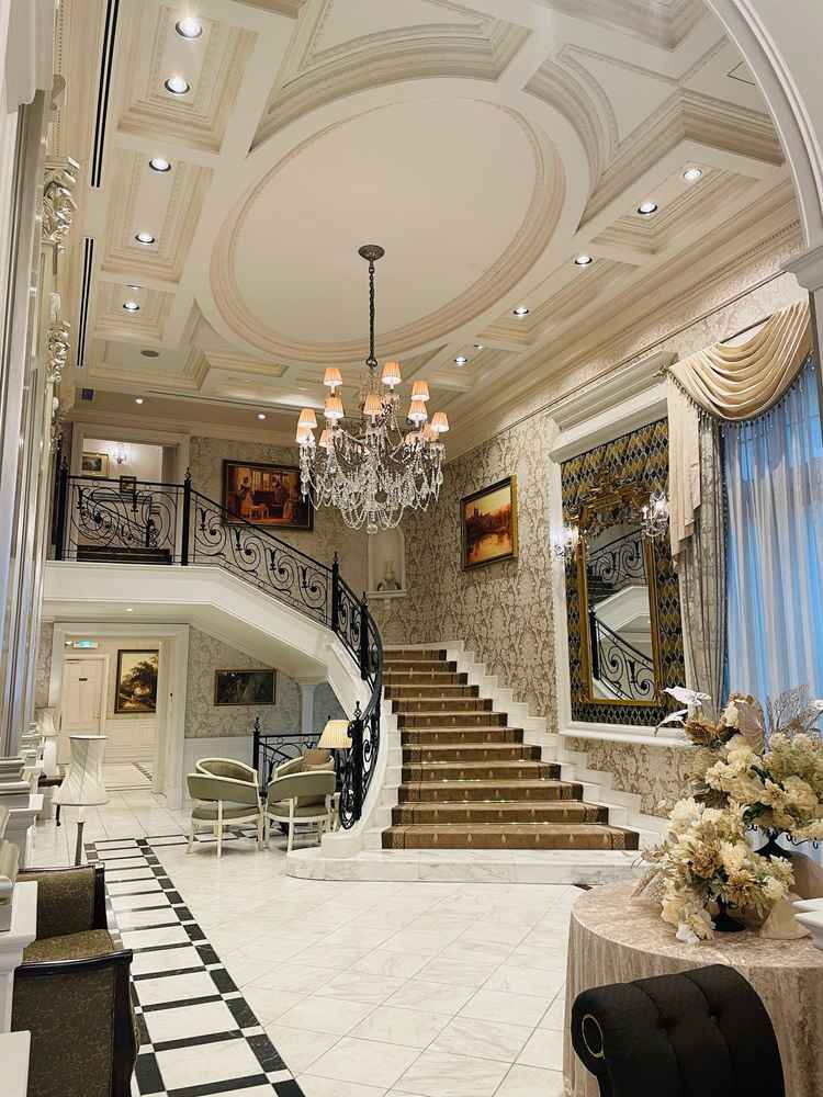 別館の階段です。とても写真映えしそうで素敵な雰囲気でした。