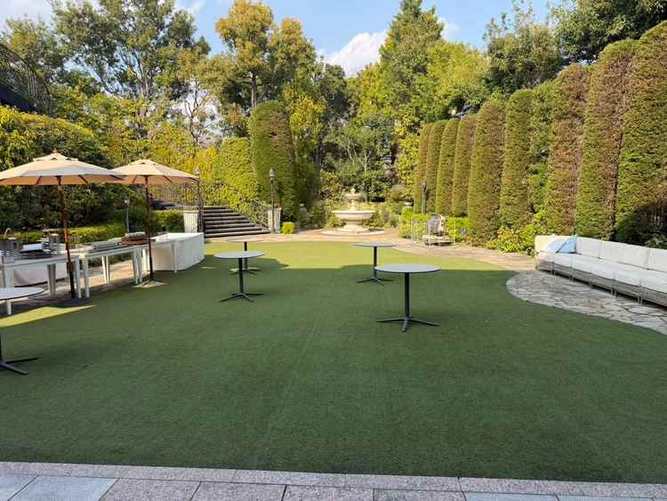 フランス館。立食パーティが可能。