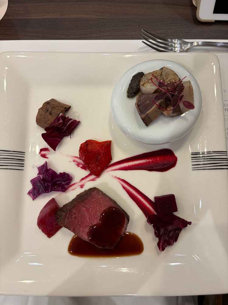 試食会の写真です。盛り付けがお洒落で料理も美味しかったです。