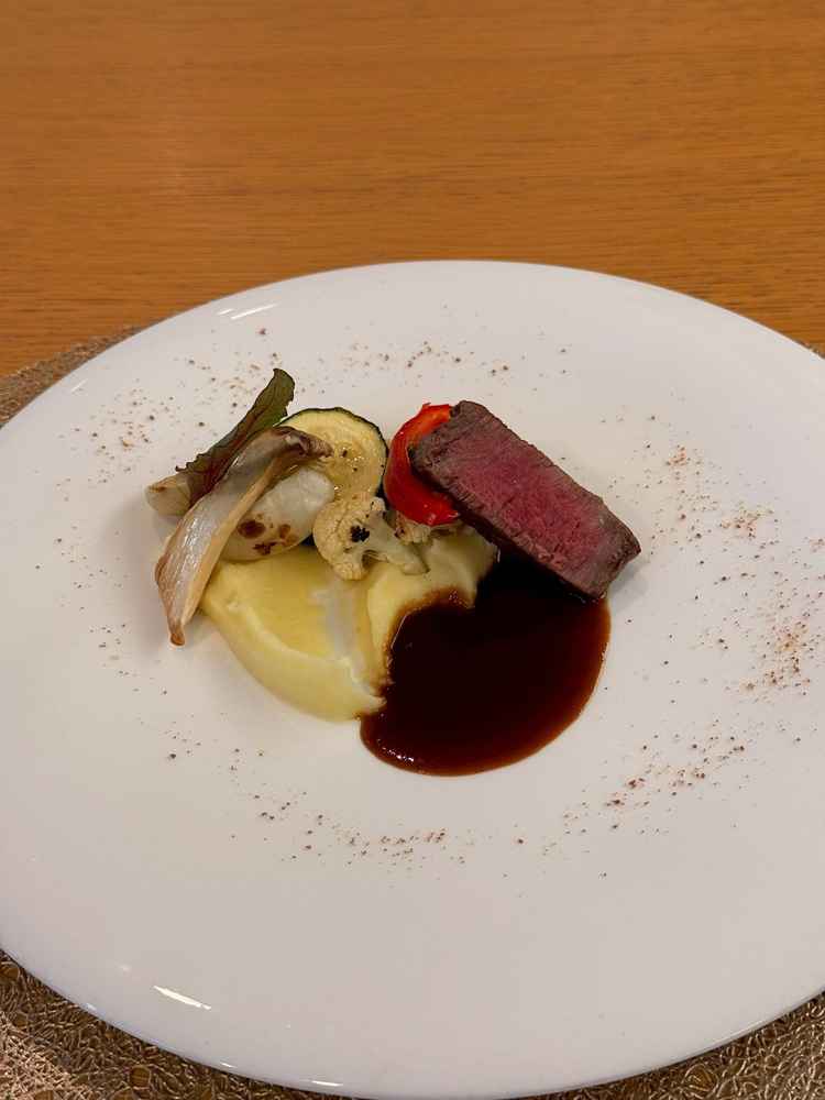 試食をいただきました。お肉は柔らかくて美味しかったです。付け合わせも良かったです。