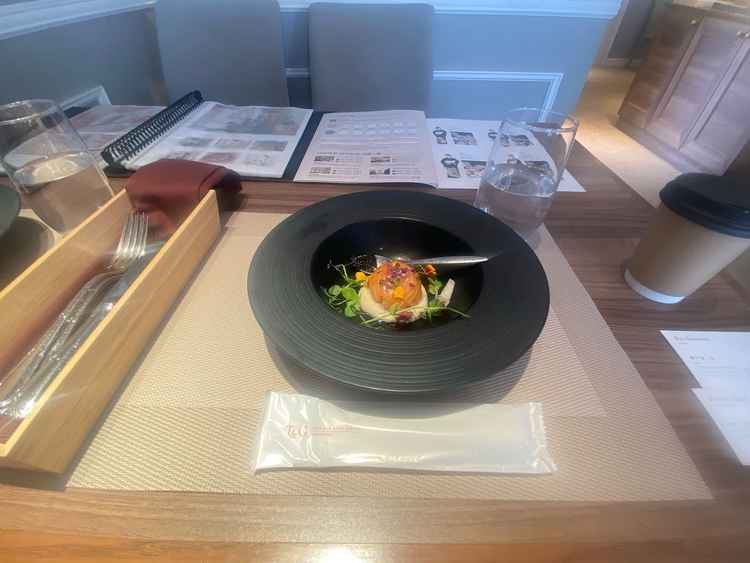 試食会の冷菜の写真です。サーモンの中に細かく刻んだ野菜が入ってました。